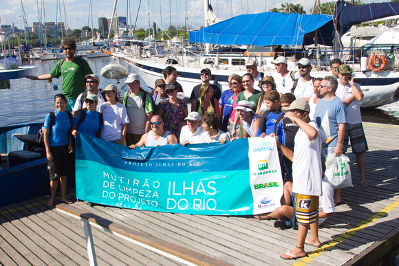 Projeto Ilhas do Rio promovendo o mutirão de limpeza do MoNa Cagarras.